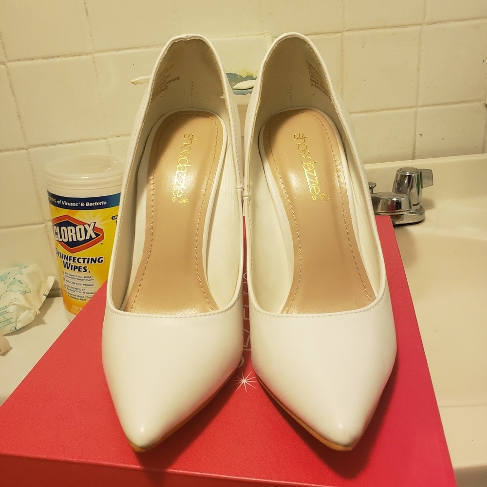 Womans White Esperanza Heels!!
